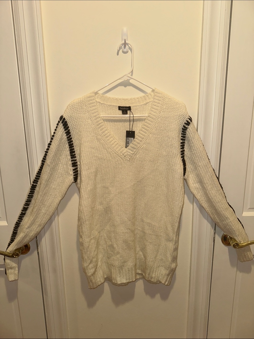 Boohoo Cream V-Neck Knit Sweater with Black Tag Detail